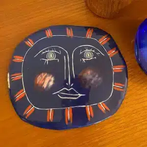 Handshaped appetizer tray or decorative plate "head"