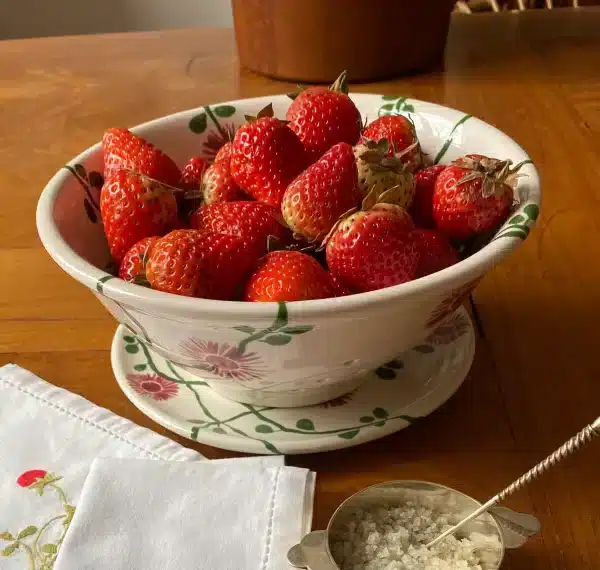 Passoire à fraises modèle « fleurs »
