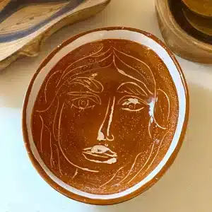 Handshaped Sienna dish "womens face"