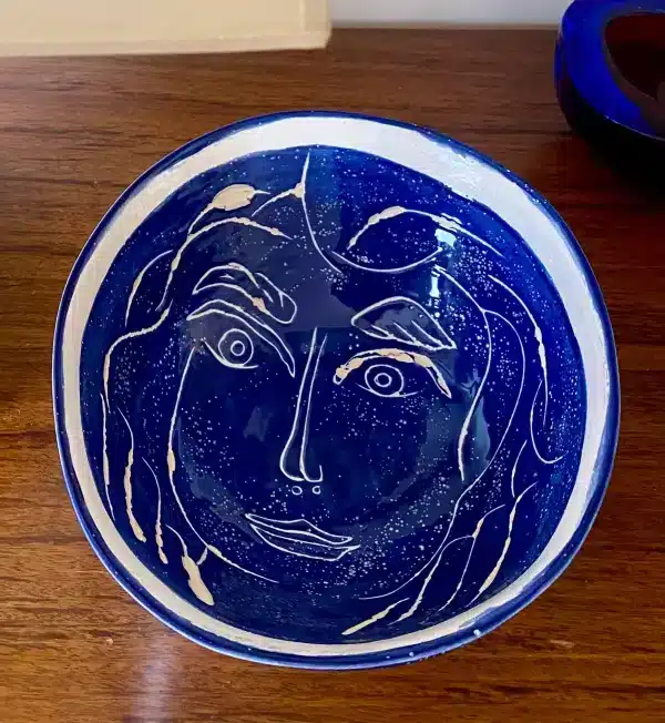Handshape blue dish "womens face"