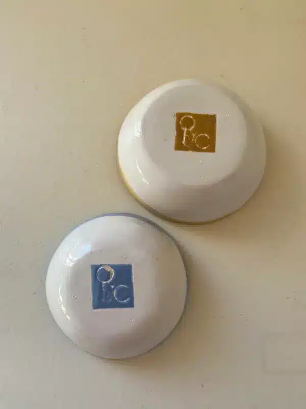 Paire de coupelles  «  têtes » – Image 3