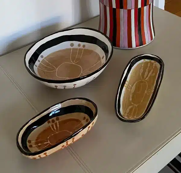 3 handshaped dishes "sun"
