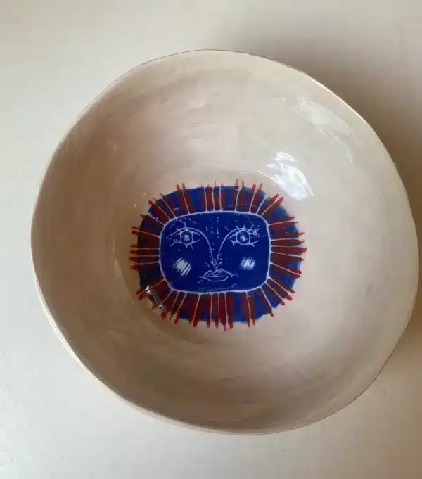 Saladier blanc & bleu « têtes » – Image 2