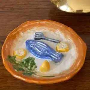 Small decorative slipware piece "fish on plate"